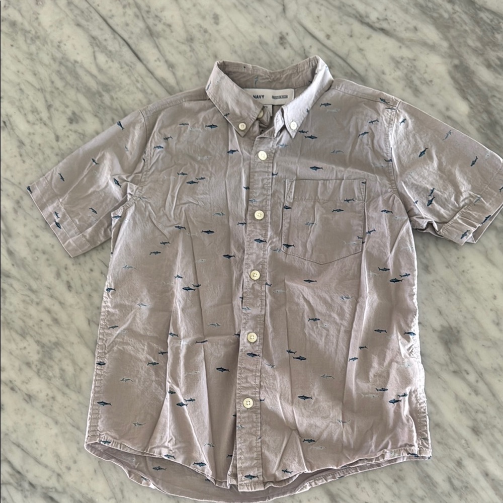 Old Navy Shark Gray Short Sleeve Boys Medium Button down Shirt